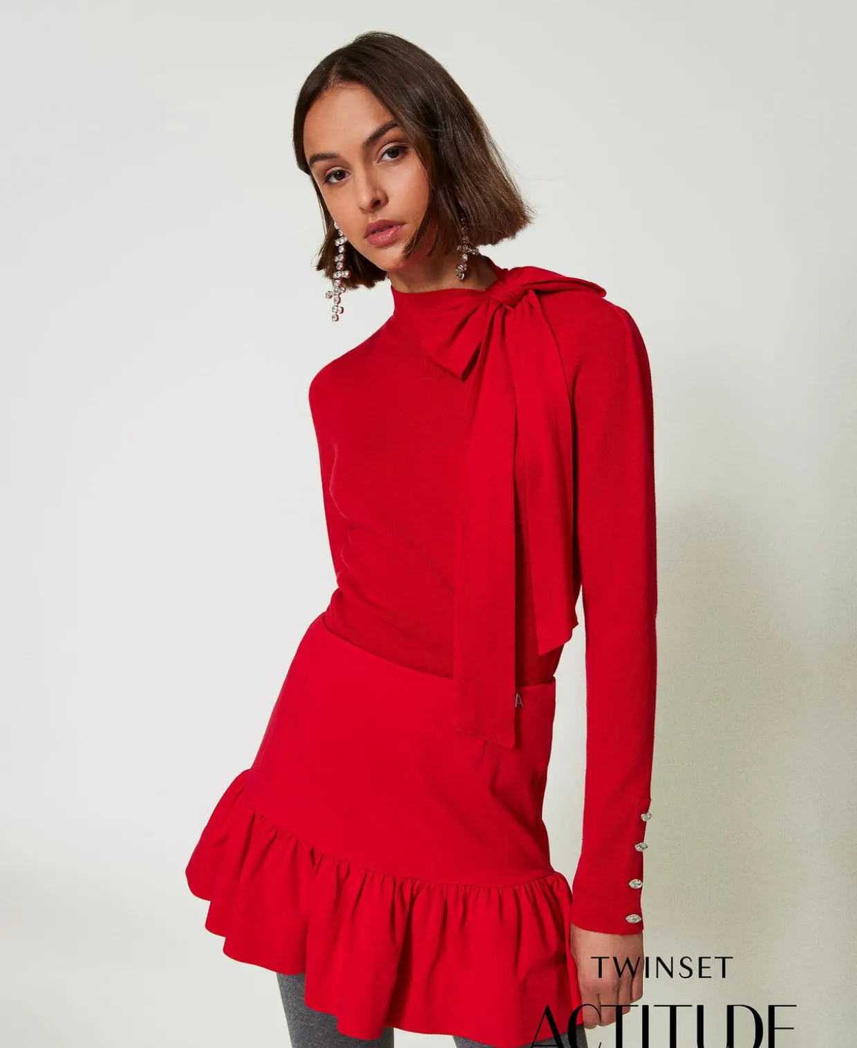 Pull Col Montant Avec Nœud Et Broderie