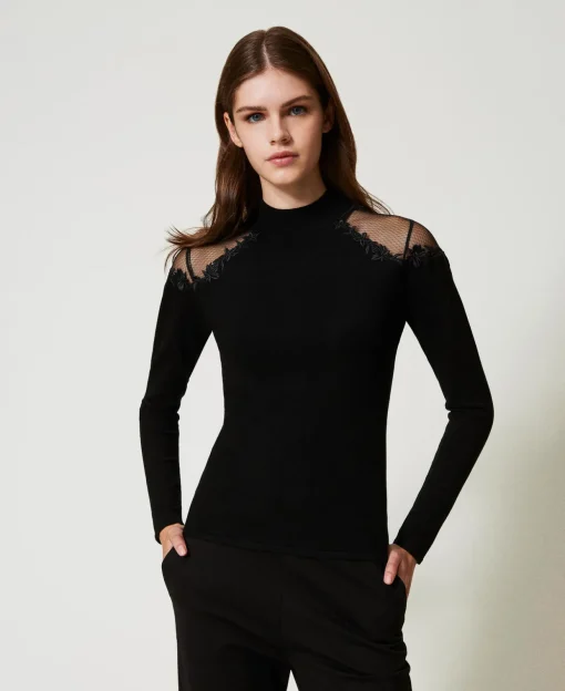 Pull Col Montant Avec Tulle Et Broderie