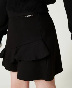 Short Avec Volants Et Logo