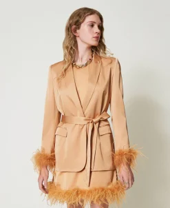 Blazer En Satin Avec Plumes