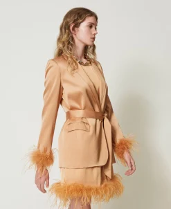 Blazer En Satin Avec Plumes
