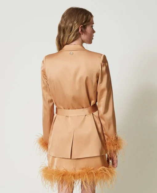 Blazer En Satin Avec Plumes