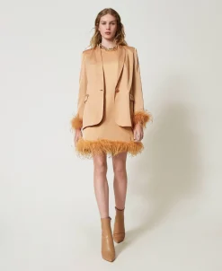 Blazer En Satin Avec Plumes