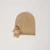 Bonnet En Maille Avec Broche Florale