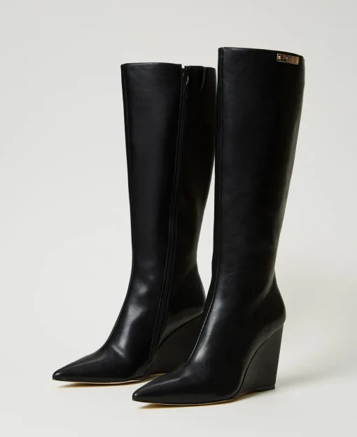 Bottes Montantes Avec Semelle Compensée Et étiquette Siglée