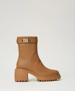 Bottines Avec Plaquette Siglée
