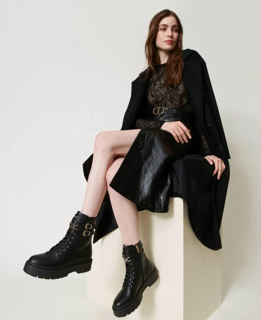 Bottines Motardes Avec Boucles Et Barrette Oval T