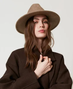 Chapeau En Drap Avec Oval T
