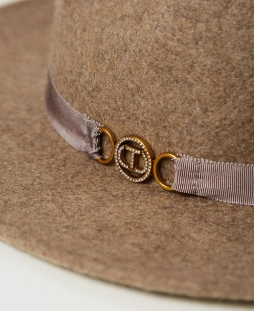 Chapeau En Drap Avec Oval T