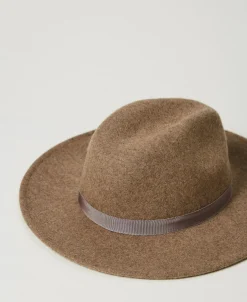 Chapeau En Drap Avec Oval T
