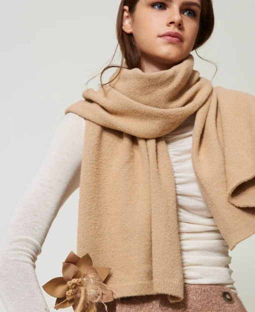 Écharpe En Maille Avec Broche Florale