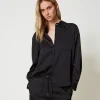 Chemise En Satin Avec Bouton Bijou
