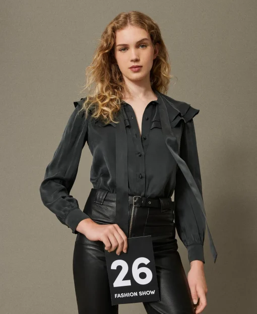 Chemise En Satin De Soie Avec Volants