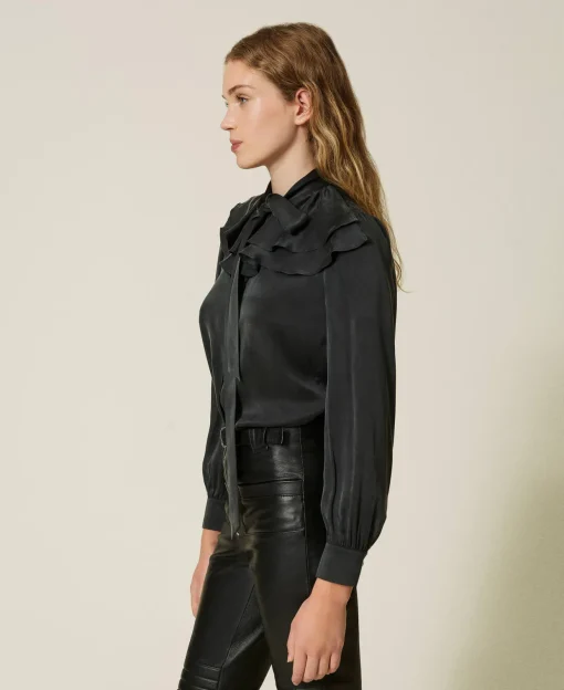 Chemise En Satin De Soie Avec Volants