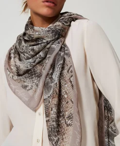 Keffieh En Crêpe Georgette Avec Imprimé Serpent