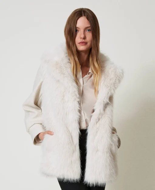 Manteau En Drap Et Fausse Fourrure