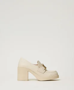 Mocassins à Talon Avec Barrette Oval T