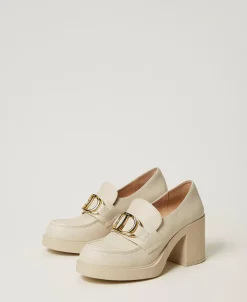 Mocassins à Talon Avec Barrette Oval T