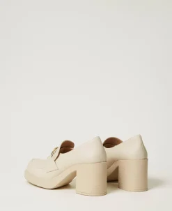 Mocassins à Talon Avec Barrette Oval T