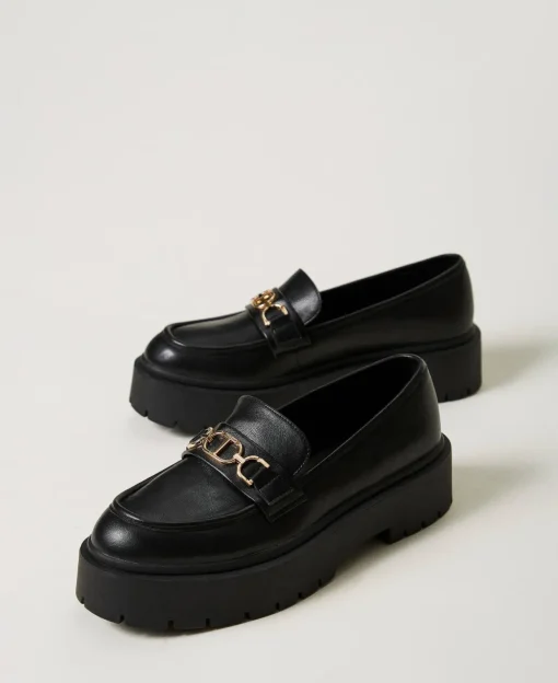 Mocassins Avec Barrette Oval T