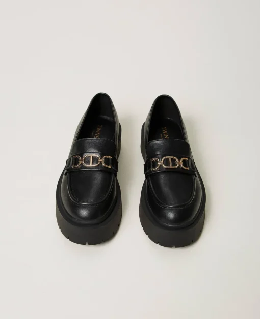 Mocassins Avec Barrette Oval T