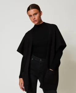 Poncho En Maille Avec Broderie Siglée