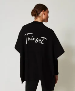 Poncho En Maille Avec Broderie Siglée