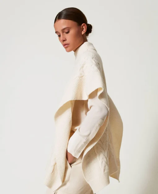 Poncho En Maille Avec Torsades