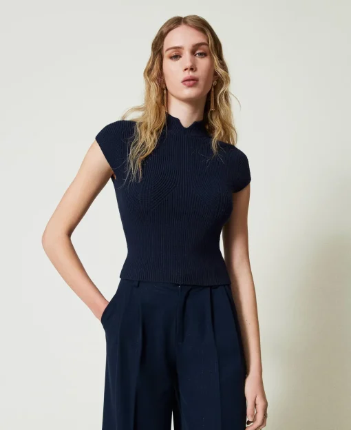 Pull Ajusté Avec Côtes Décoratives