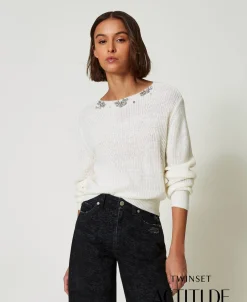 Pull Avec Broderies Réalisées à La Main