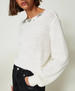 Pull Avec Broderies Réalisées à La Main