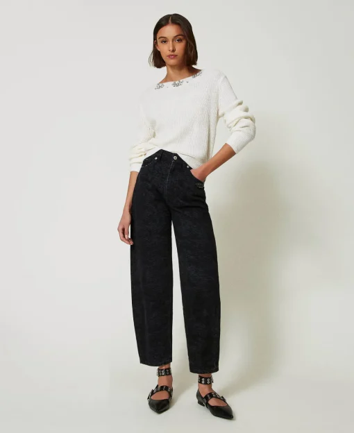 Pull Avec Broderies Réalisées à La Main