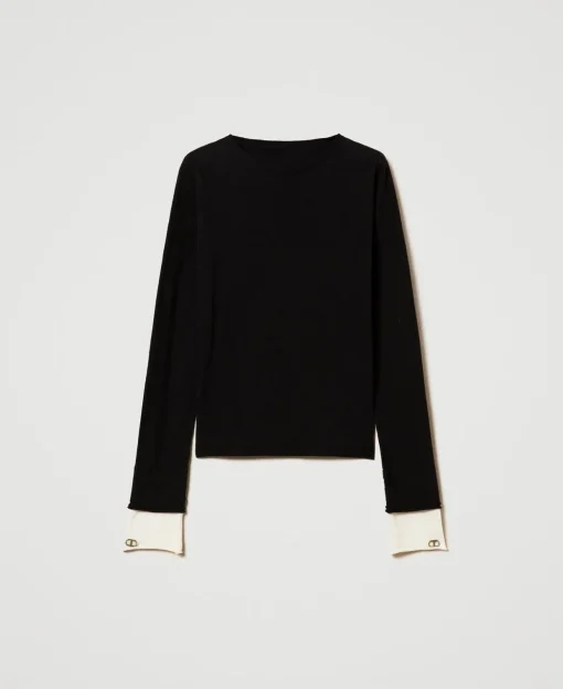 Pull Avec Détails Contrastés Et Oval T