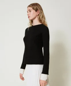 Pull Avec Détails Contrastés Et Oval T