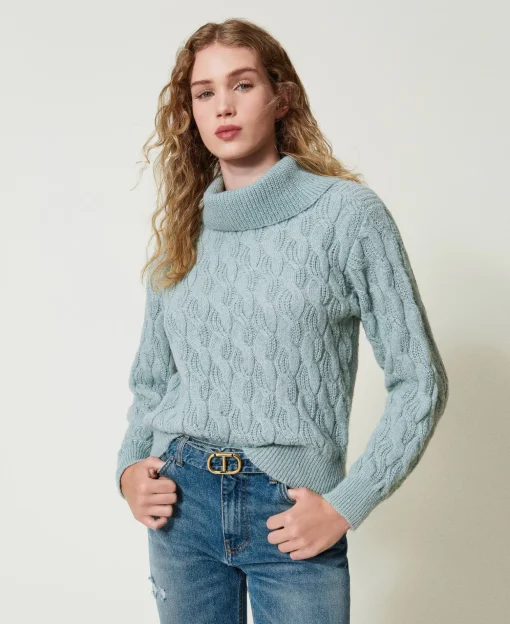 Pull Avec Torsades Et Grand Col
