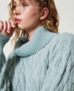 Pull Avec Torsades Et Grand Col