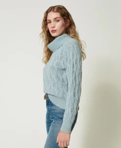 Pull Avec Torsades Et Grand Col