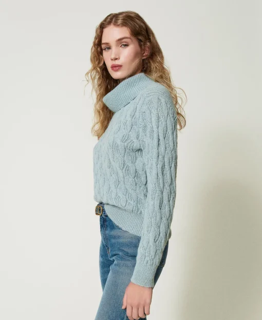 Pull Avec Torsades Et Grand Col