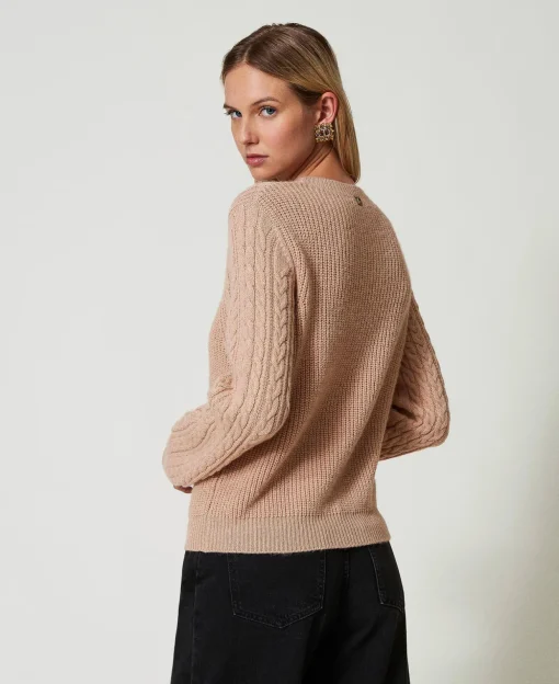 Pull En Laine Mélangée Avec Torsades