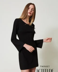 Robe Courte Avec Broche Strassée