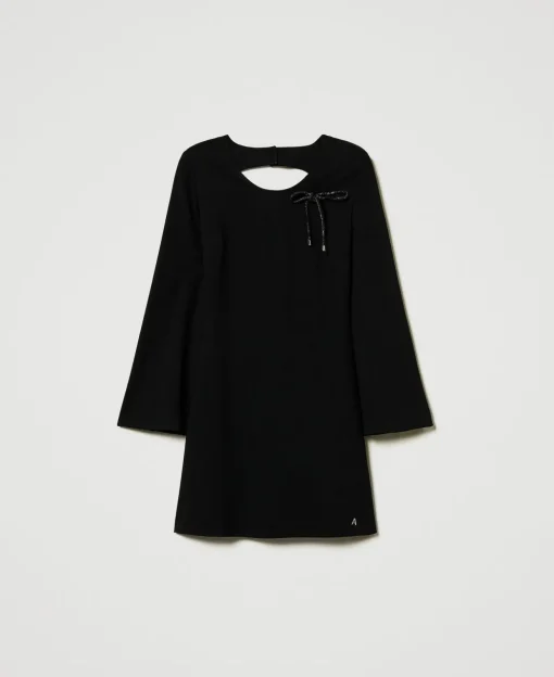 Robe Courte Avec Broche Strassée