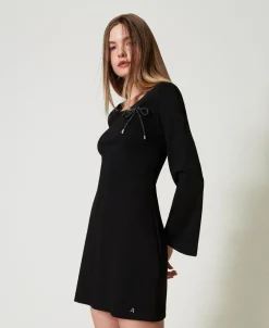 Robe Courte Avec Broche Strassée