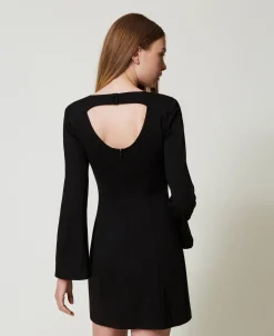 Robe Courte Avec Broche Strassée