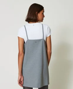 Robe Courte Avec Broderies Et T-shirt