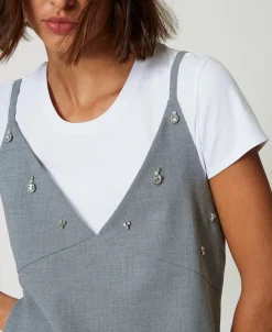 Robe Courte Avec Broderies Et T-shirt