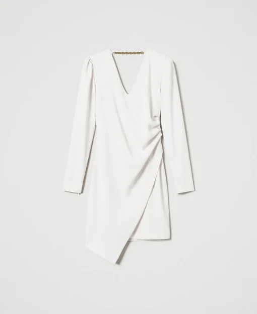 Robe Courte Avec Chaîne Oval T