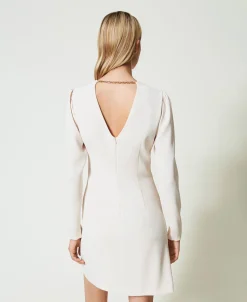 Robe Courte Avec Chaîne Oval T