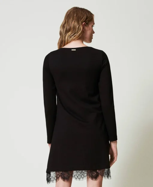 Robe Courte Avec Dentelle