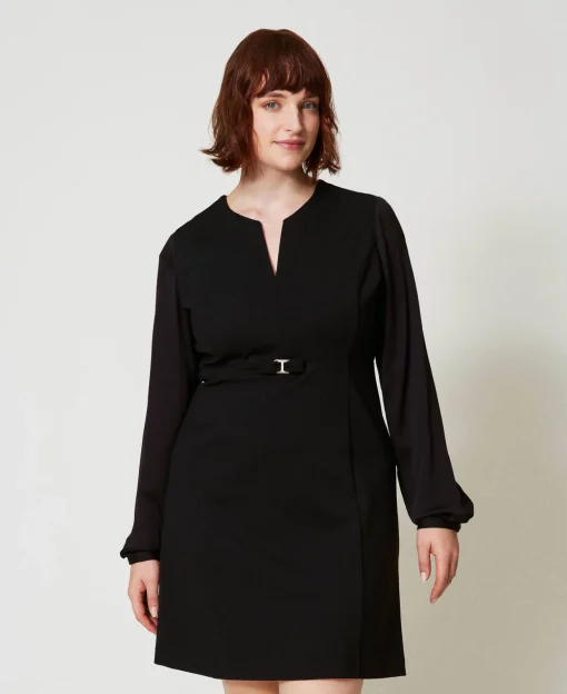 Robe Courte Avec Nœud Et Oval T