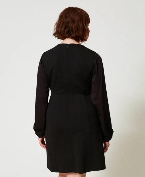 Robe Courte Avec Nœud Et Oval T